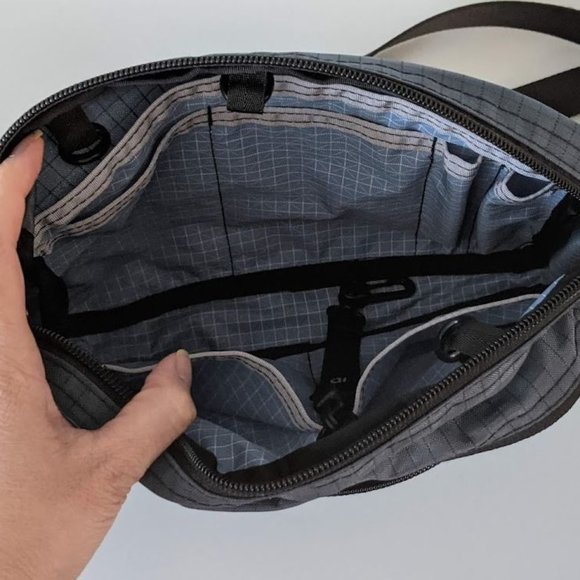 Stylish Gray Crossbody Bag - Picture 4 of 6